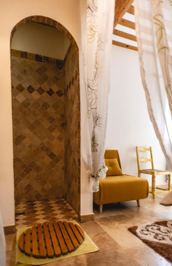 Les Manaux En Provence Bed and Breakfast Roquevaire Exteriör bild