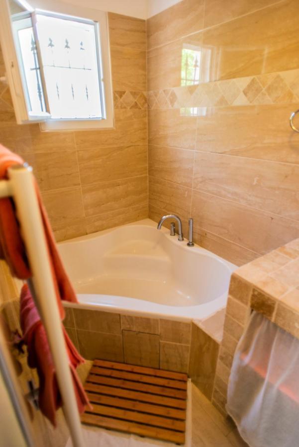 Les Manaux En Provence Bed and Breakfast Roquevaire Exteriör bild
