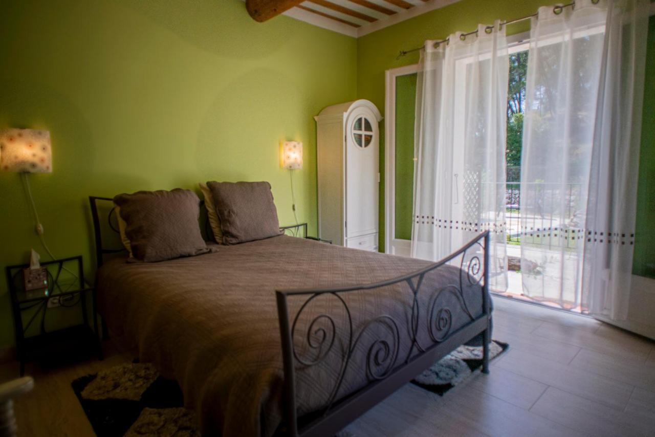 Les Manaux En Provence Bed and Breakfast Roquevaire Exteriör bild