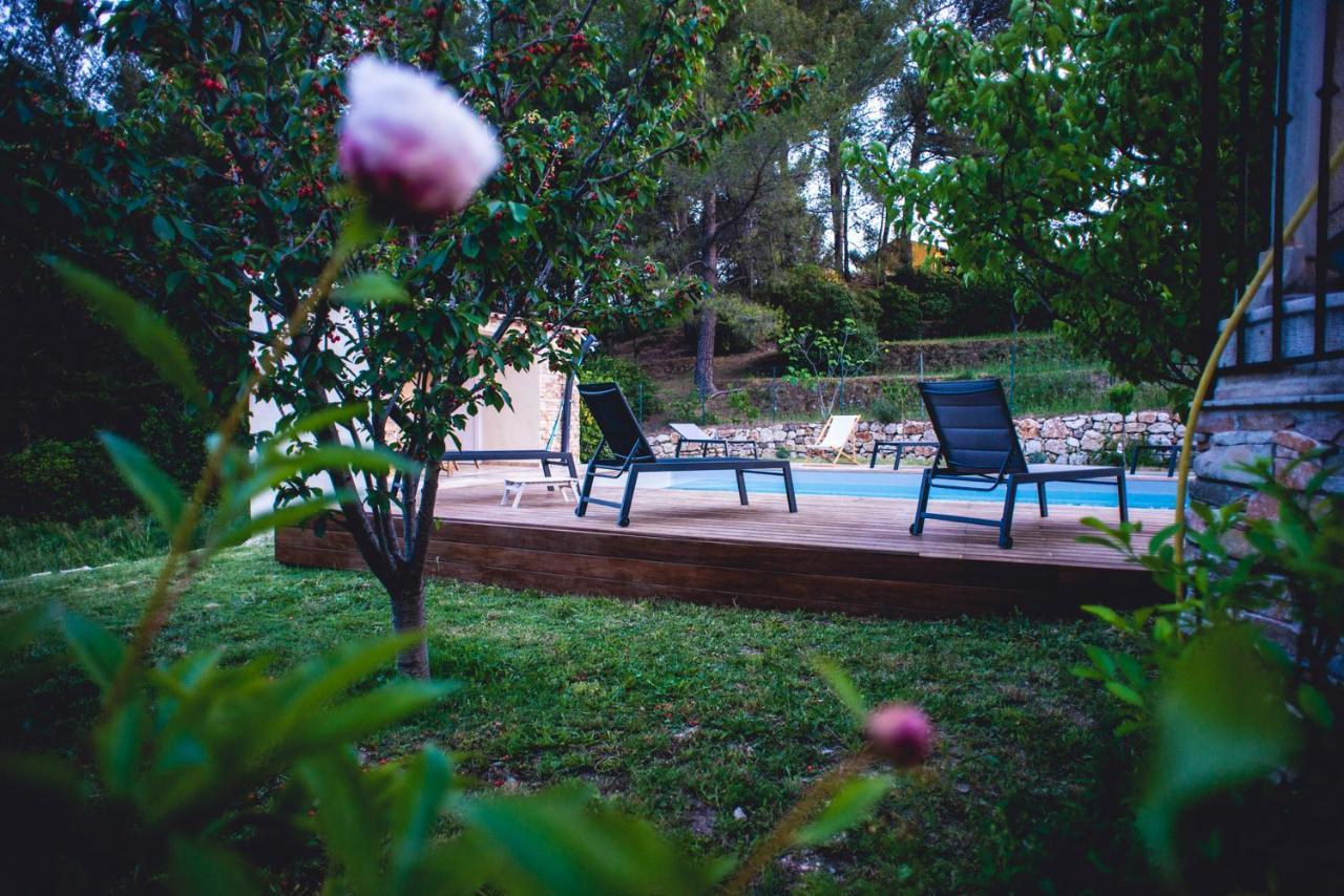 Les Manaux En Provence Bed and Breakfast Roquevaire Exteriör bild